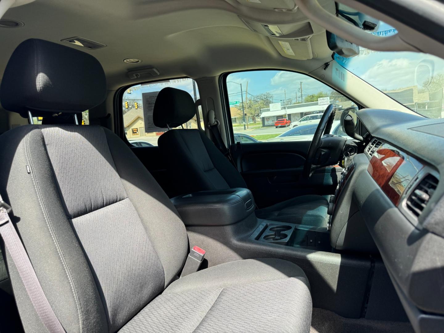 2014 SILVER CHEVROLET TAHOE (1GNSCAE05ER) , located at 5900 E. Lancaster Ave., Fort Worth, TX, 76112, (817) 457-5456, 0.000000, 0.000000 - Photo#17